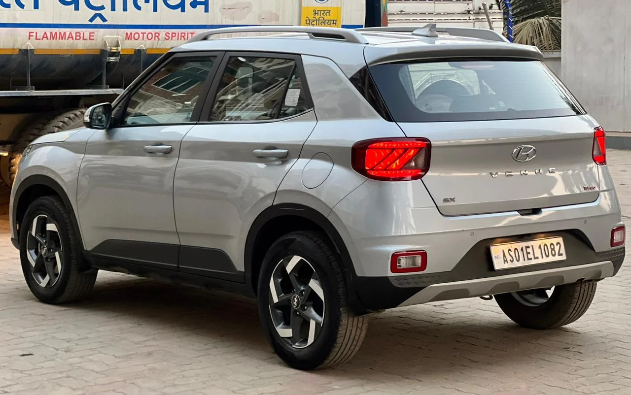 Hyundai Venue - Thumbnail 3